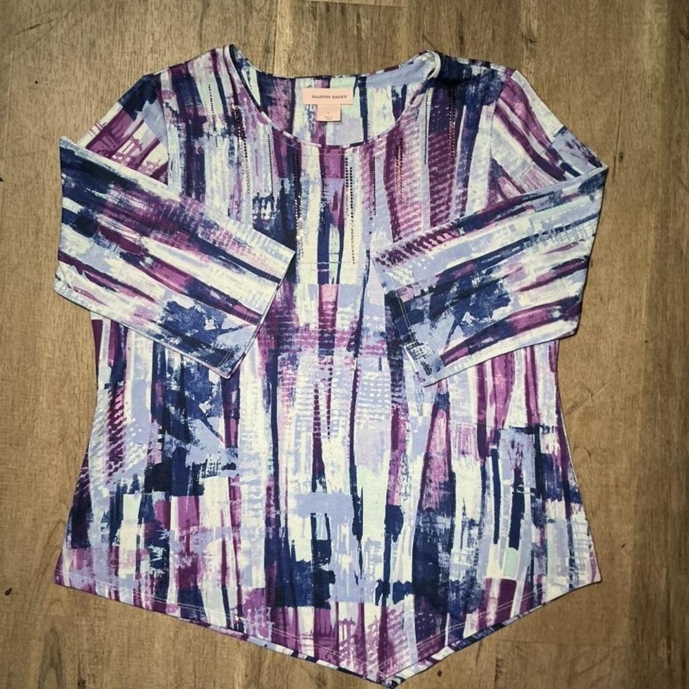 Allison Daley abstract print top with 3/4 sleeves and button front. Size L